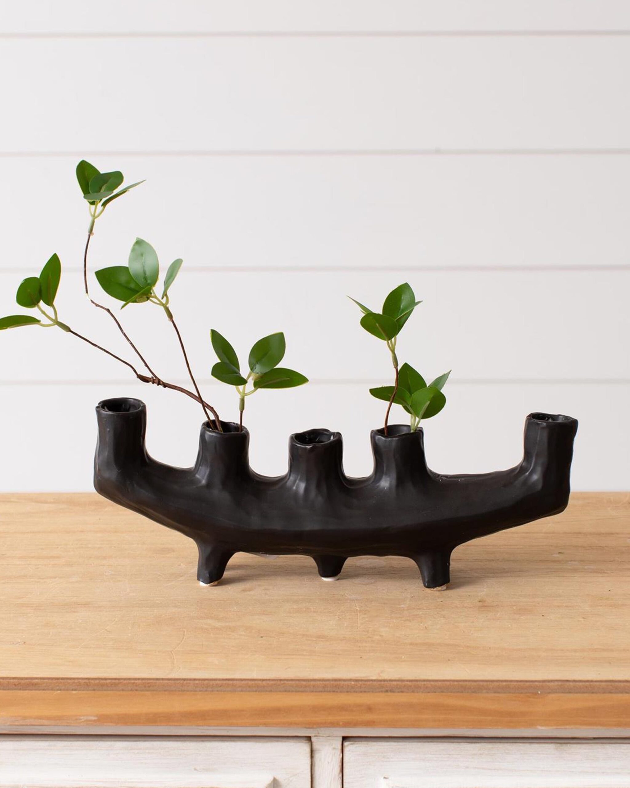 black-crescent-planter