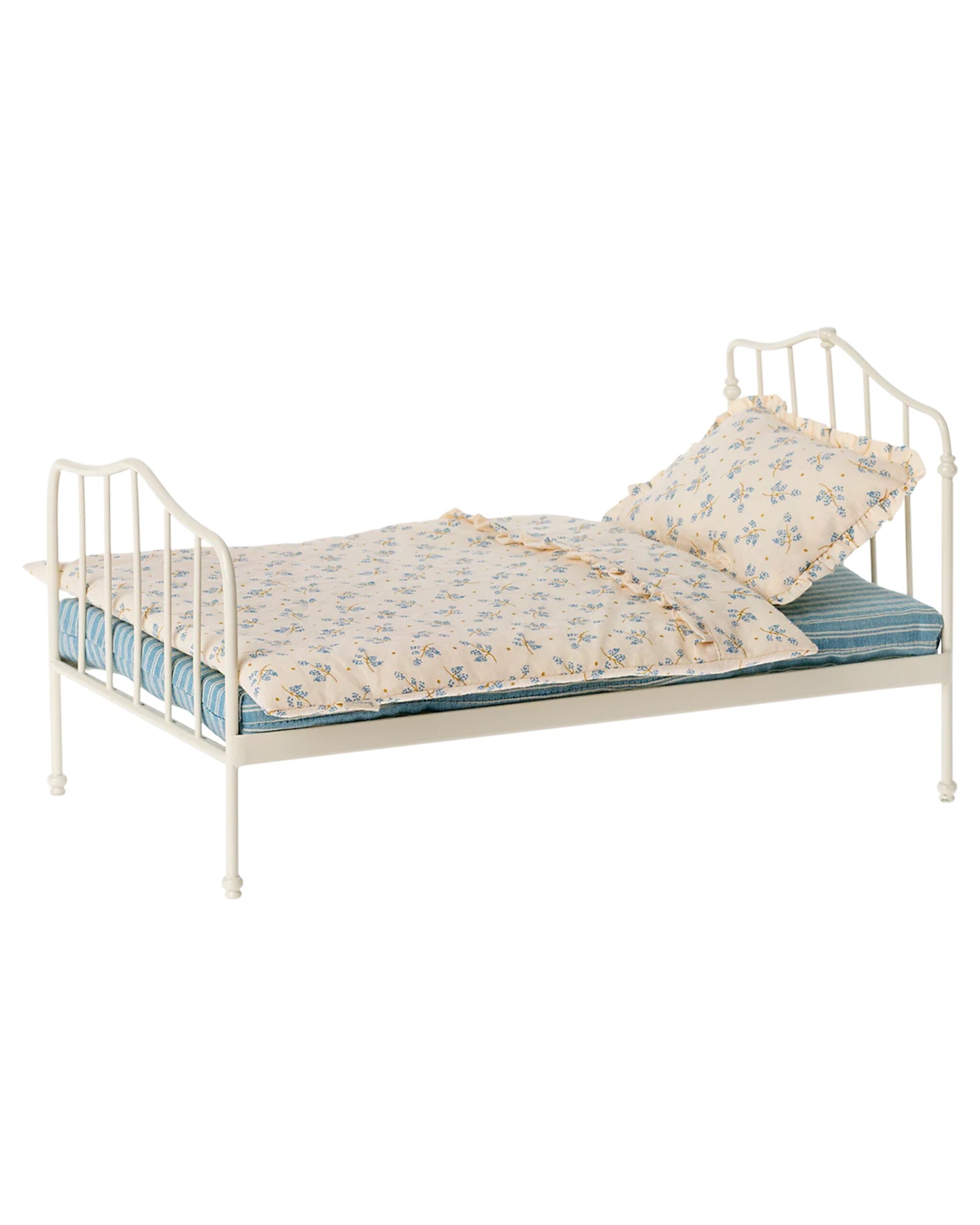 maileg-vintage-blue-bed
